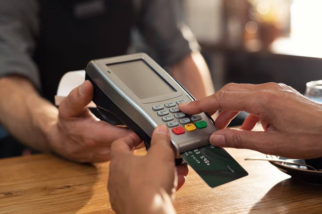 Why Restaurants Are Choosing Cashless Payment Methods