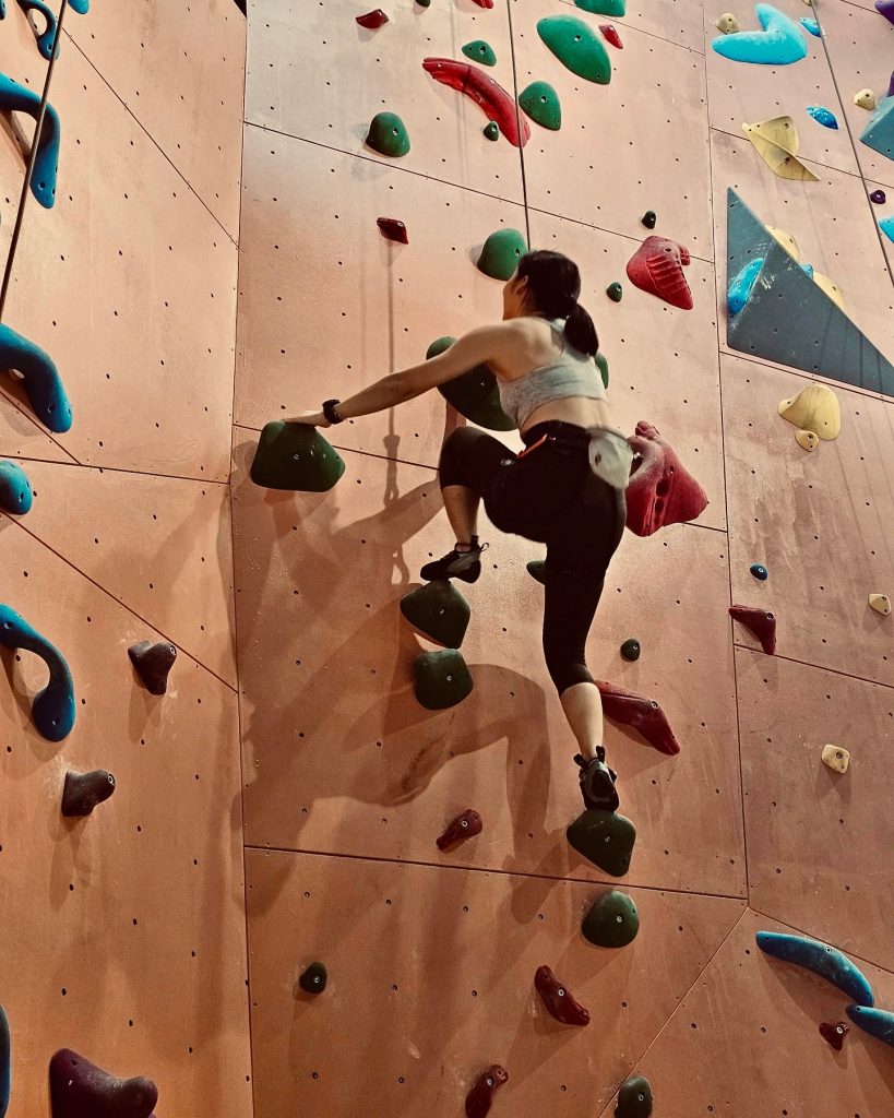 ปีนหน้าผาจำลอง Top Rope ที่ Boulder Planet